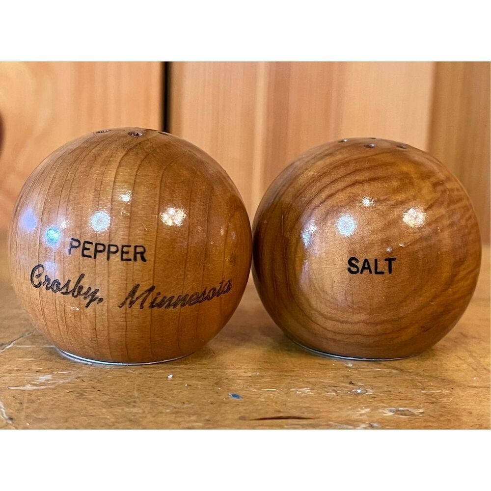 Salt And Pepper Shakers Crosby Minnesota Souvenirs Wood (6837)